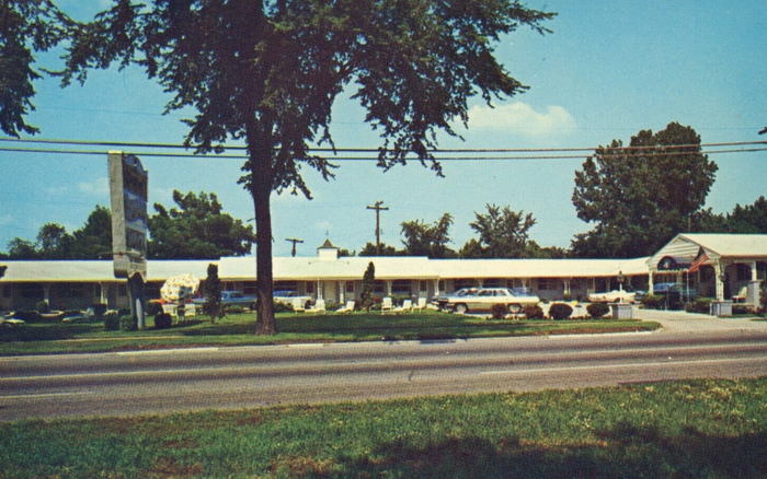 Mt. Vernon Motel - Old Postcard (newer photo)